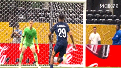 世俱杯-穆西亚拉重伤登贝莱破门九人巴黎2-0拜仁挺进4强